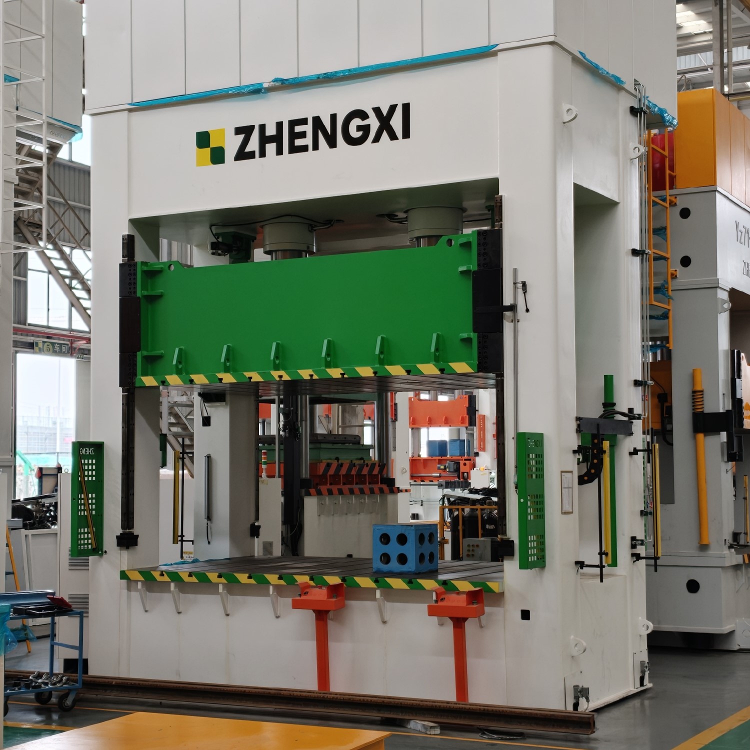 Гидравлический пресс для формования композитных материалов Композитный пресс