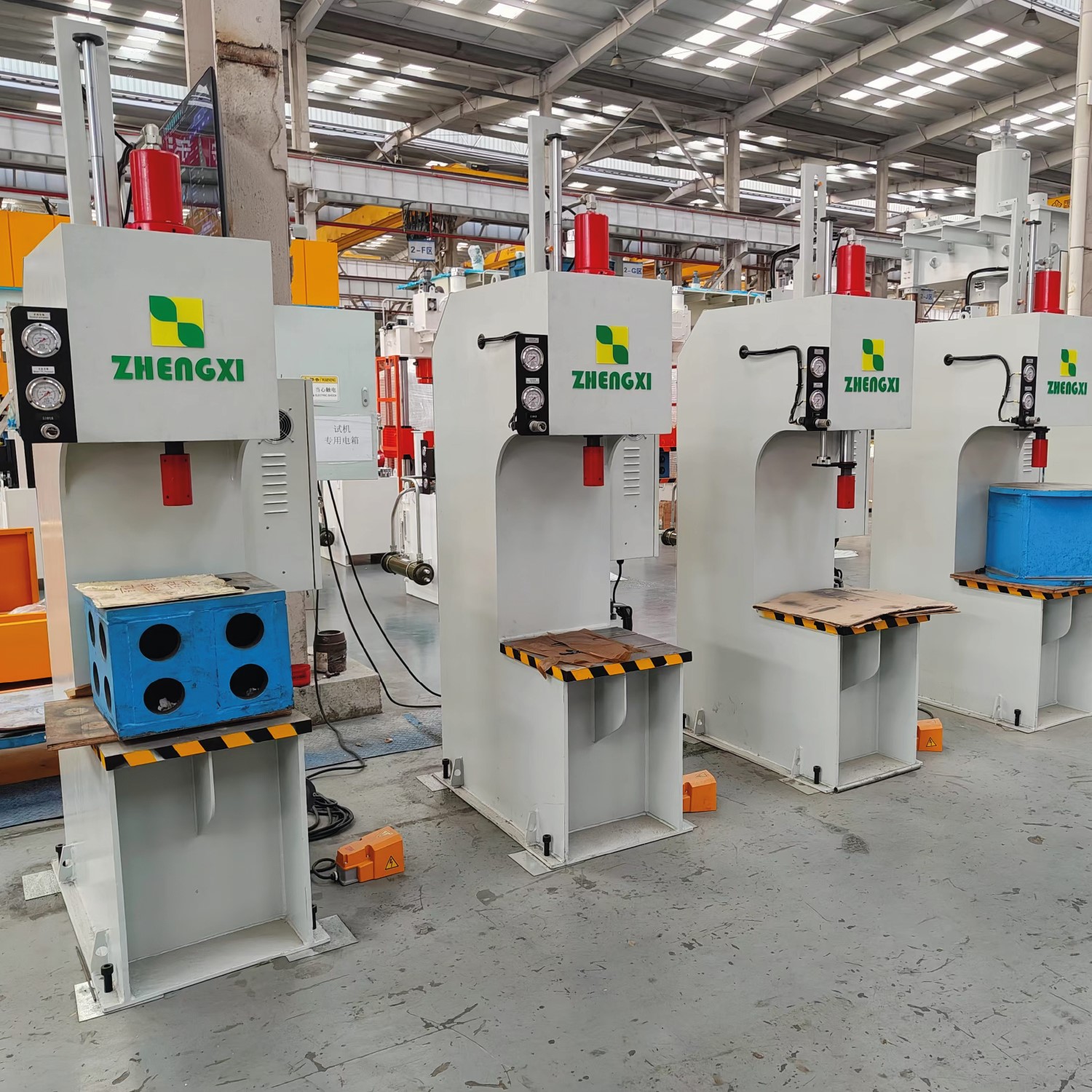 Одноколонный гидравлический пресс Одноколонный гидравлический пресс