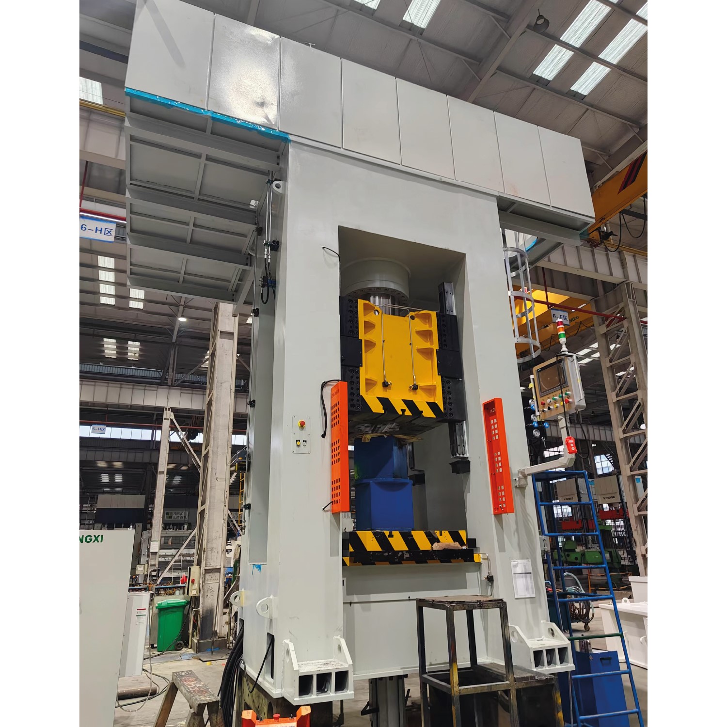 Гидравлический пресс для экструзивных материалов Гидравлический пресс для экструзионного формования