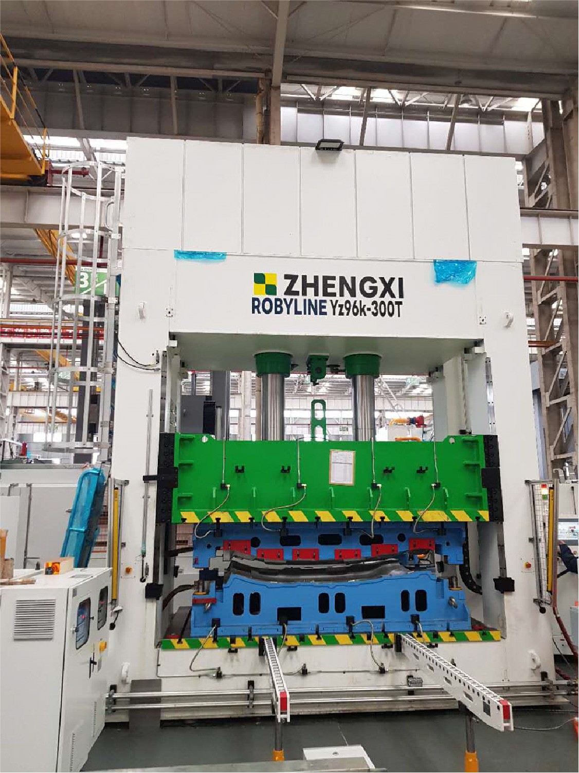 Гидравлический пресс для производства элементов интерьера автомобилей Гидравлический пресс для производства элементов интерьера автомобилей