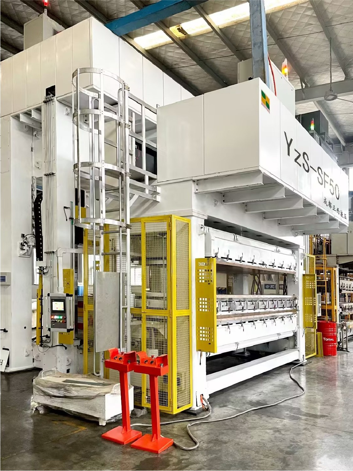 Гидравлический пресс для производства элементов интерьера автомобилей Гидравлический пресс для производства элементов интерьера автомобилей