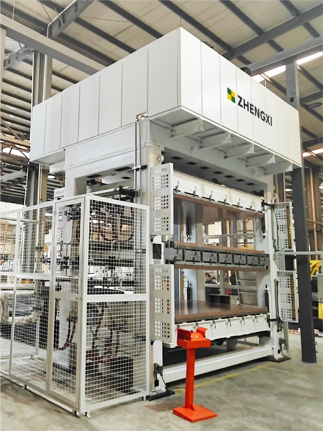 Гидравлический пресс для производства элементов интерьера автомобилей Гидравлический пресс для производства элементов интерьера автомобилей